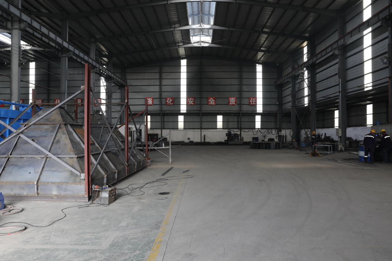 湖北险峰机器厂历史,险峰机器厂简介