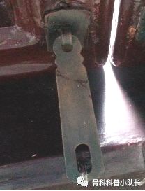 刚崴脚是要冷敷还是热敷,崴脚后24小时内是热敷还是冷敷