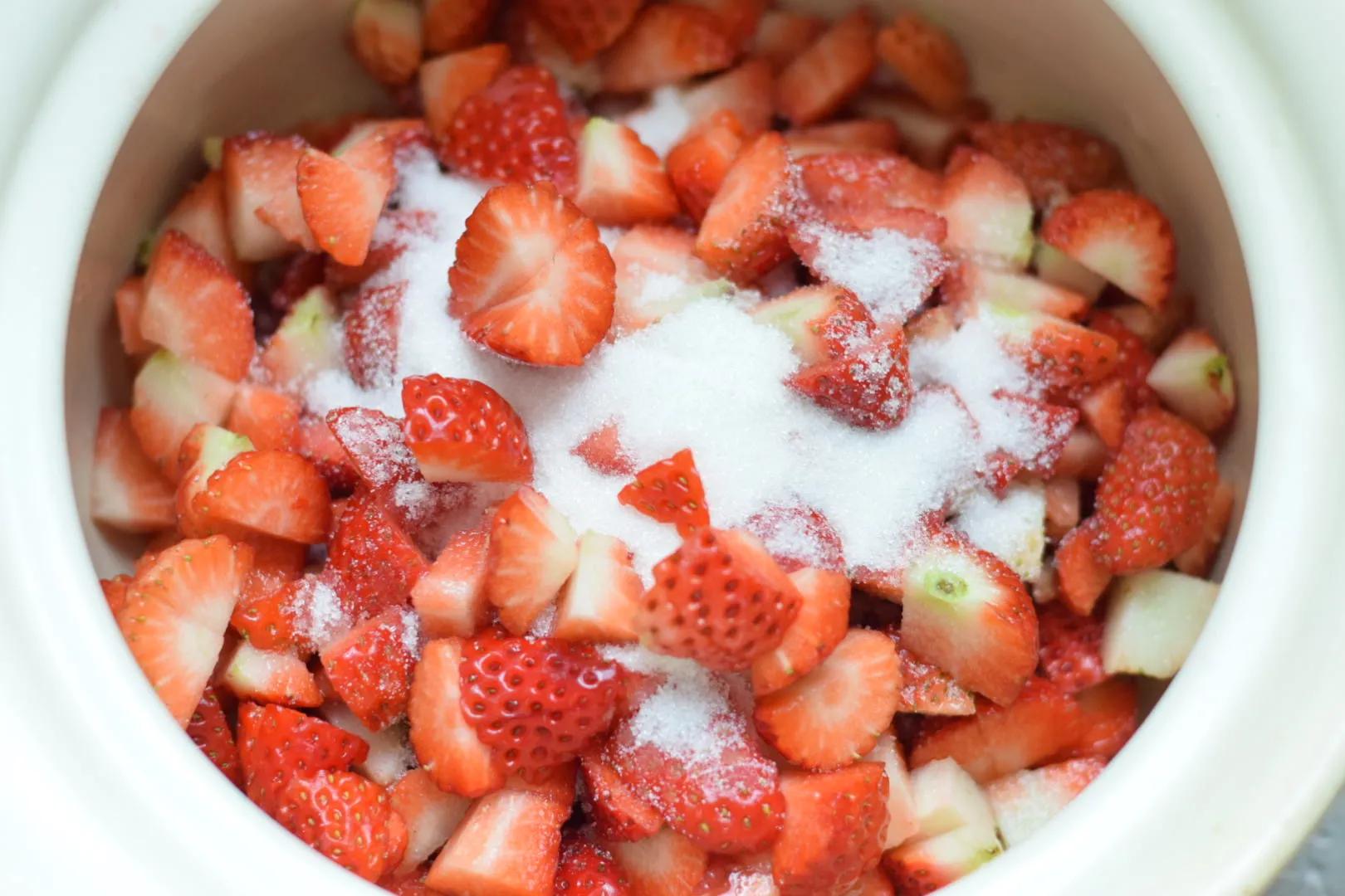 草莓酱怎么熬制保存久,草莓酱怎么熬制储存时间长