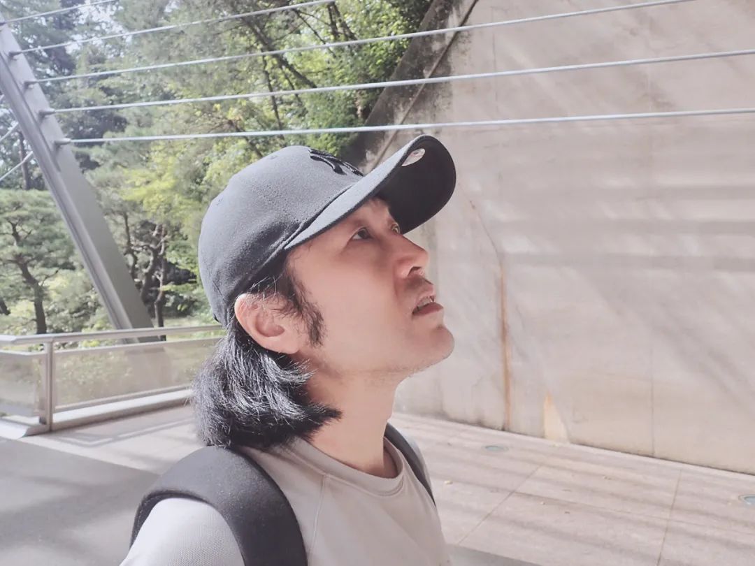 他画的鹰，严谨工致，萧疏威严