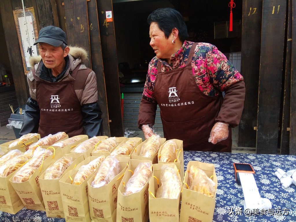 渭河岸边的民俗村，拆拆建建4年了，至今依然人气挺高