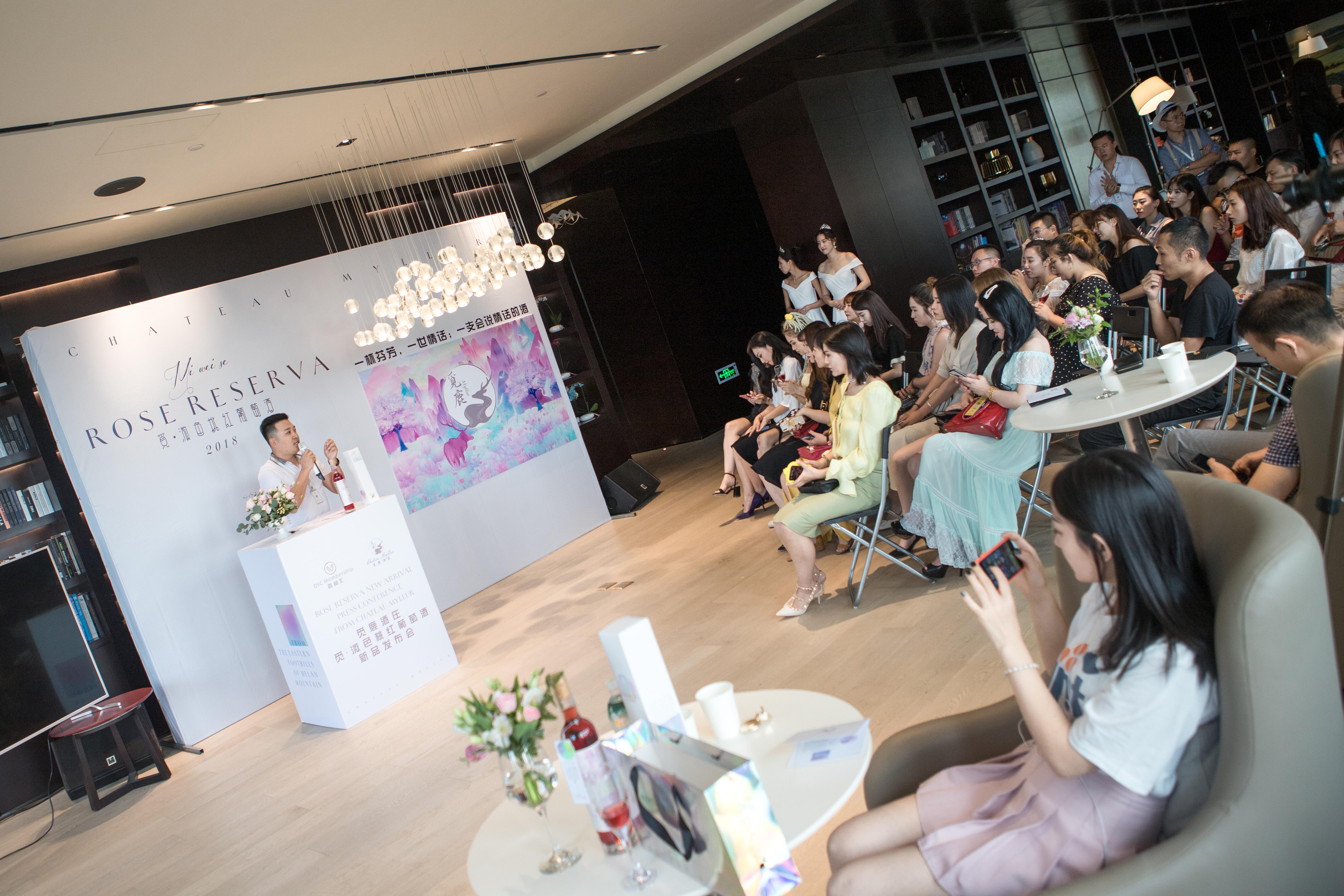 一杯芬芳,一世情话;觅·溦色桃红一支会说情话的葡萄酒