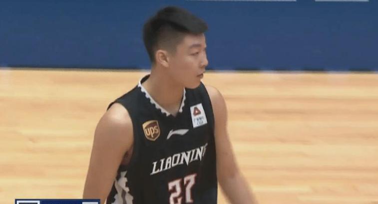 19分15篮板辽宁新星不断爆发,15分钟爆砍28分15篮板2米2