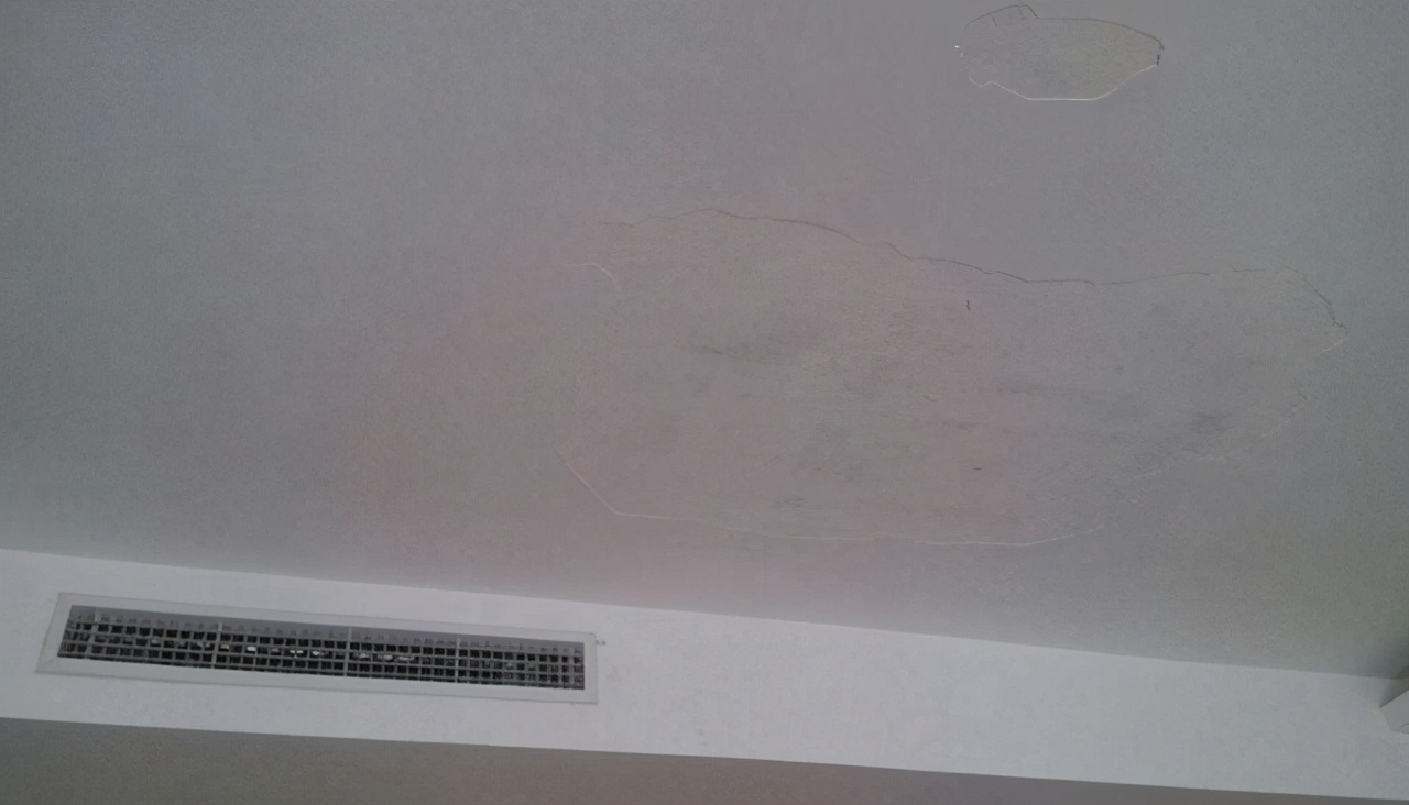 天花板为什么会掉皮,天花板掉皮可以贴什么处理