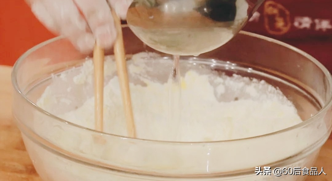 烫熟的面粉可以做什么,烫面加酵母发酵能做馒头吗