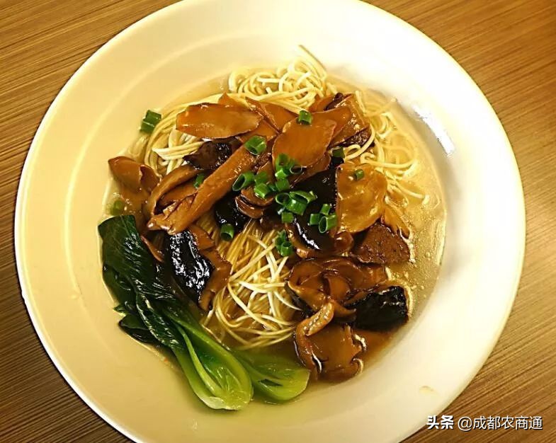 它价格昂贵，生长环境要求高，无法人工栽培！挑选方法很重要