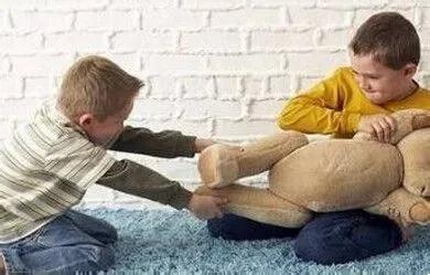 2-3岁宝宝爱打人,暴躁孩子打人