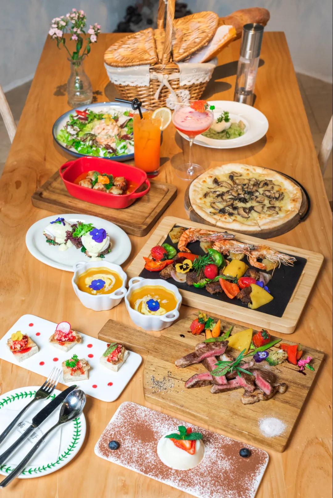 之心城这家餐厅堪称“西餐界CHANEL”，小姐姐们都抢着去