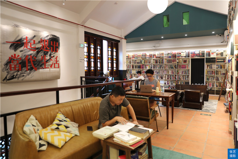 广州荔湾湖公园藏着一个可以睡觉的书店,这家书店再造一个乌托邦