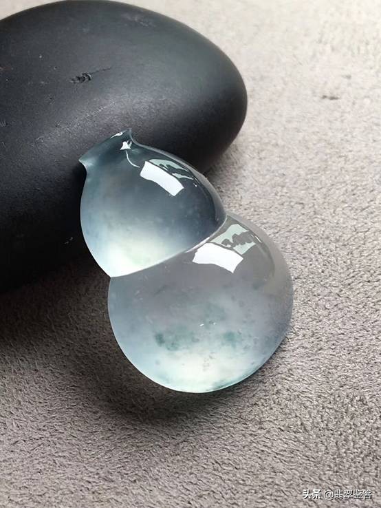 翡翠水头短有可能是冰种吗,翡翠水头好但是有裂纹值钱吗