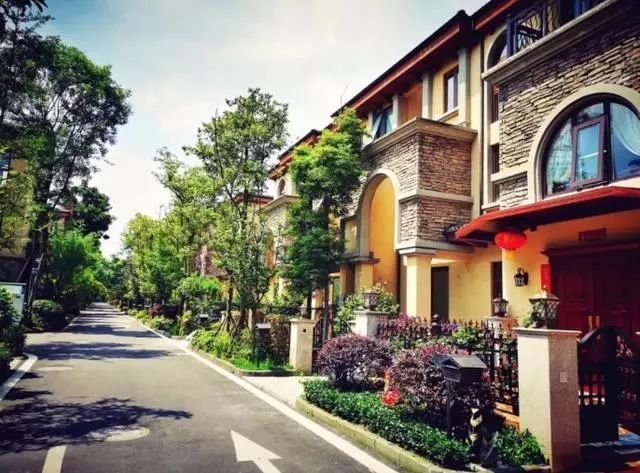 想住在既干净又安静的地方,青城山环境幽静旅游的好地方