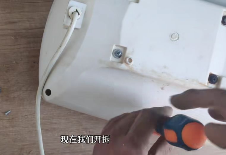 博世小厨宝更换镁棒,阿诗丹顿小厨宝镁棒更换视频