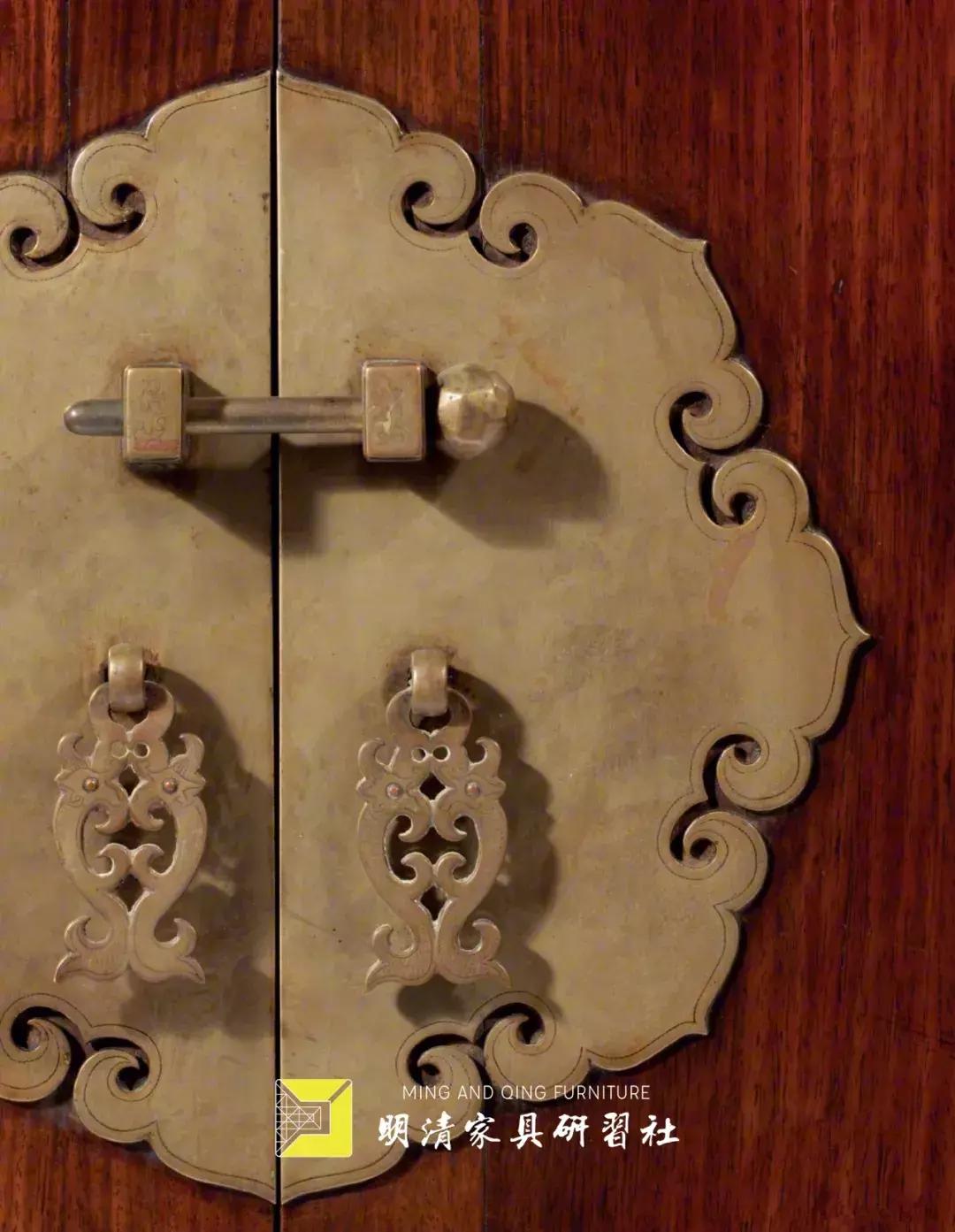 明清家具展厅灯光设计,明清家具铜蝙蝠配饰