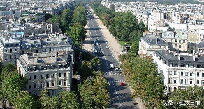 沙特公主骂法国水管工人是狗强迫其亲脚,法国不客气了...