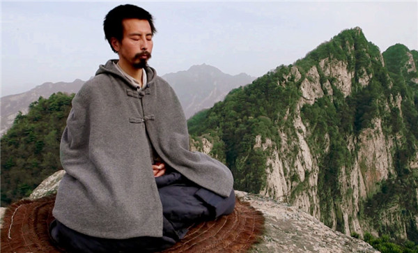 终南山上的隐士修行人靠什么生存,终南山5000隐士过着千年前的生活