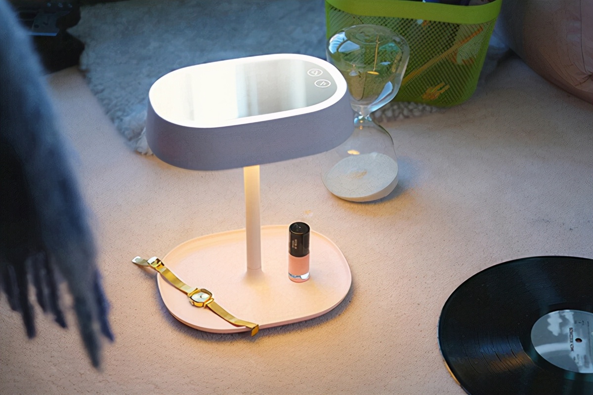 给女朋友送什么礼物比较终身难忘,送女朋友礼物什么方式简单又实用