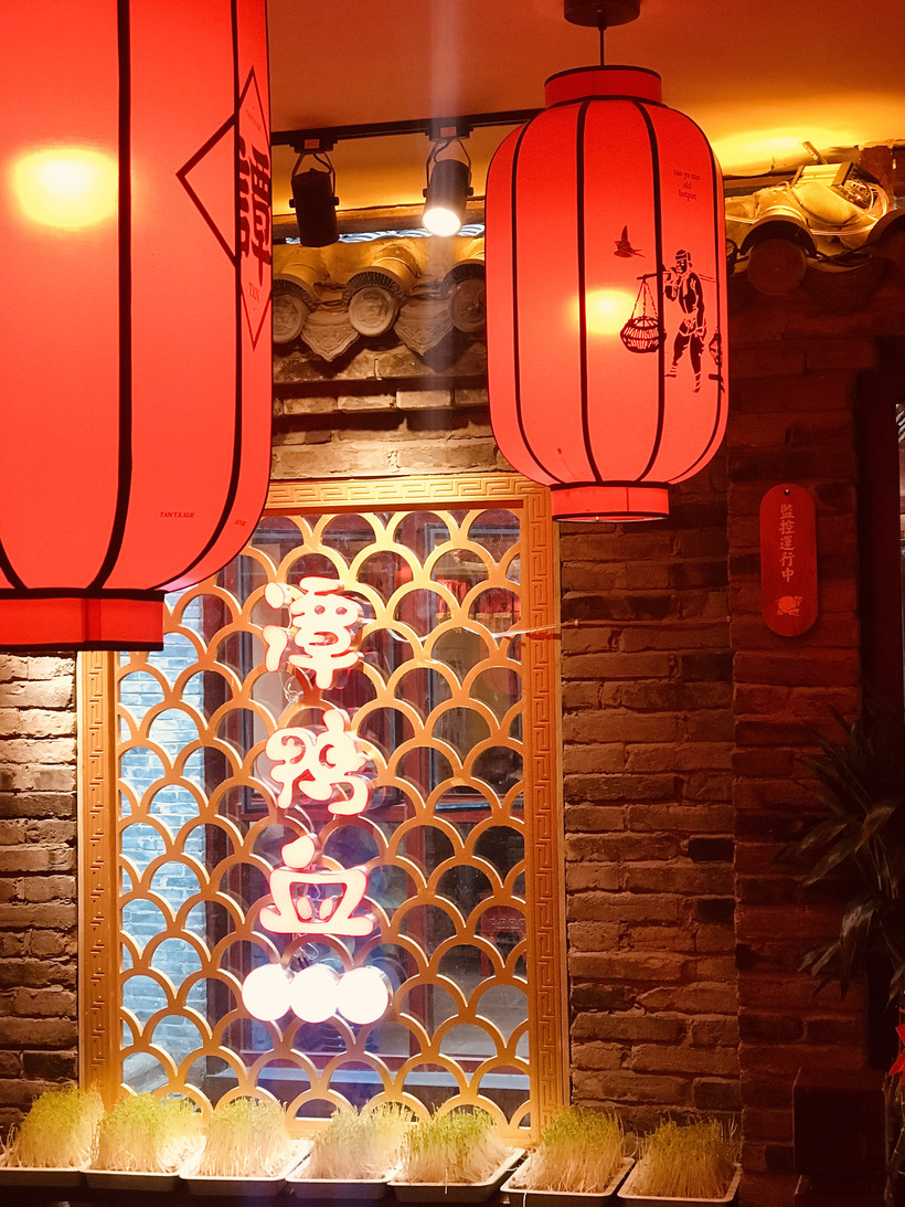 谢霆锋成都打卡百年老店,谢霆锋打卡上海网红店