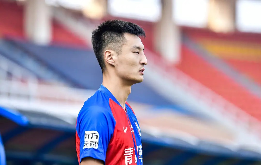 大器晚成足球运动员中后卫,大器晚成的国内足球球员