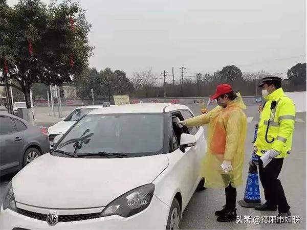 巾帼志愿者撑起抗疫防疫半边天,抗疫志愿者为出征勇士护小家