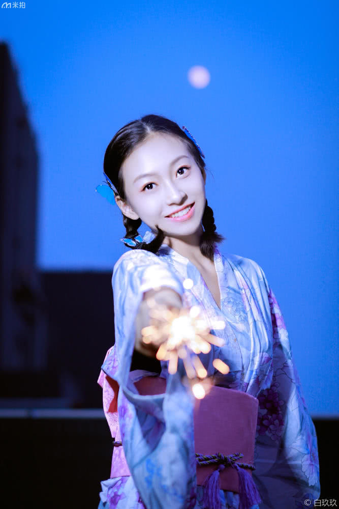 白色和服摄影作品,拍照日本和服少女逆光