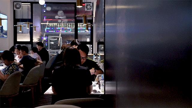 吃「M5和牛」!喷火一米高才能吃!北京路、岗顶...