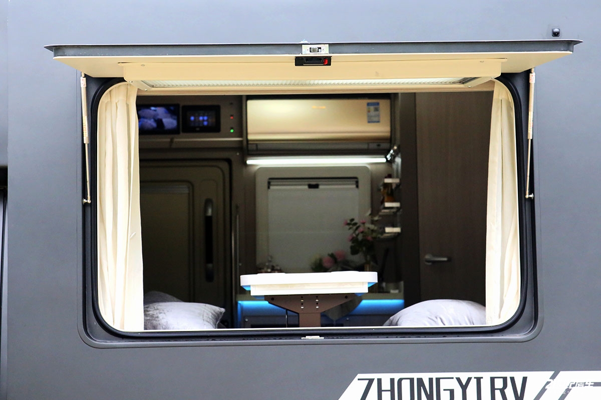 最新国产依维柯欧胜四驱房车,依维柯欧胜6.5吨悬挂