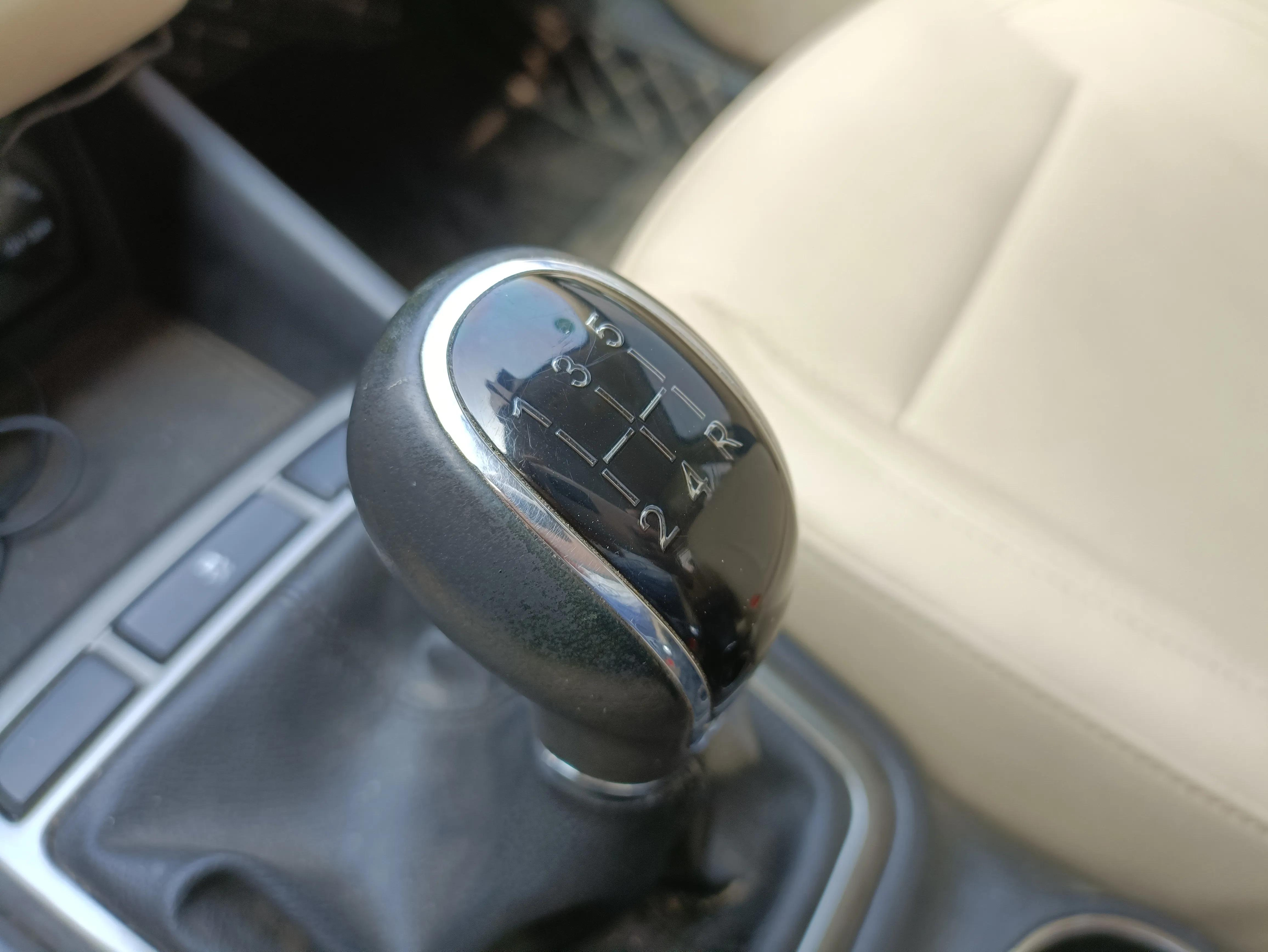 表显油耗6.8是多少油,表显油耗7.5实际10个油