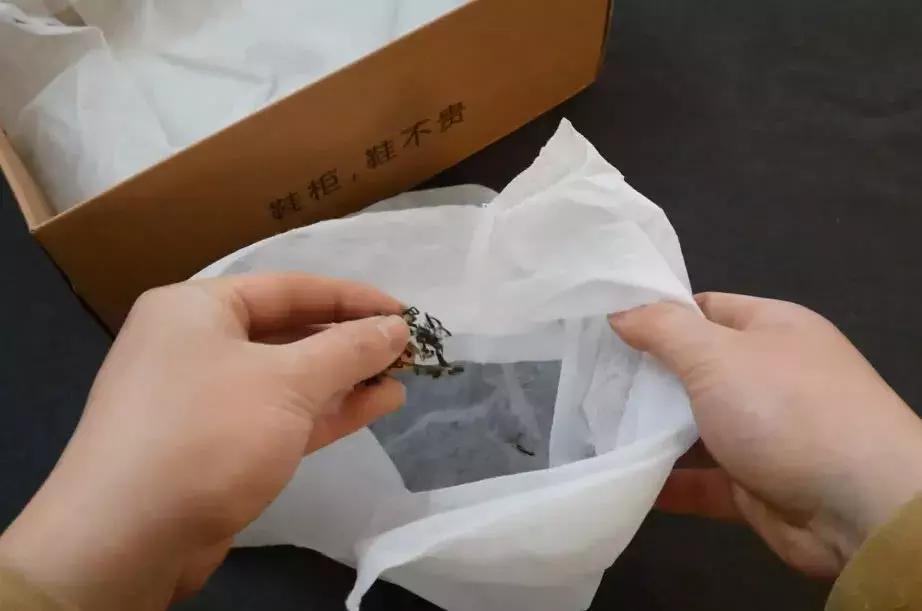 买了20年鞋，才知道鞋盒里的那层白布这么重要，以前太浪费了！