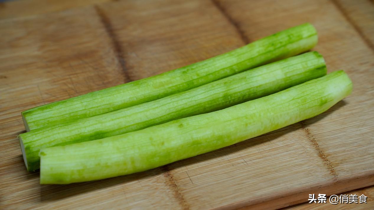 炒丝瓜如何不让丝瓜发黑,炒丝瓜怎么才能不出汤