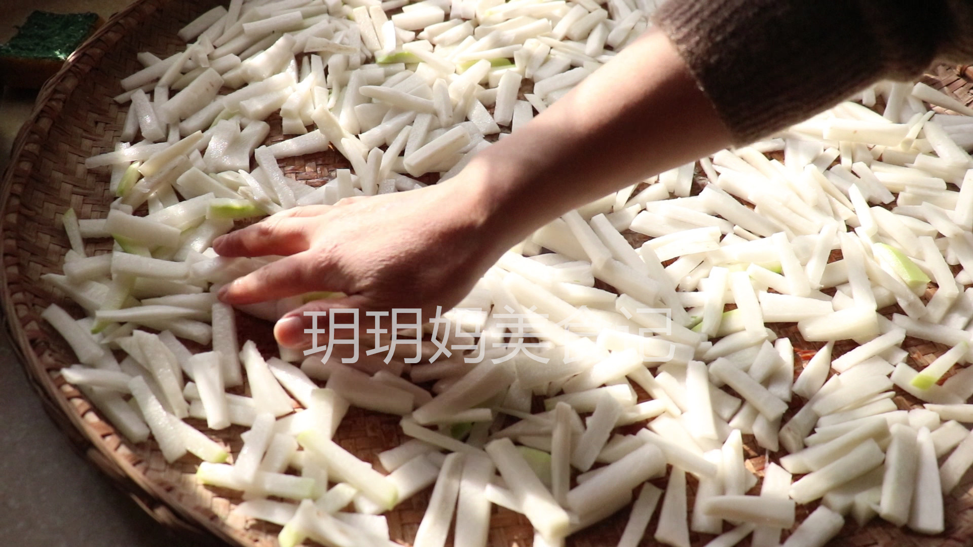 萝卜干的腌制方法和步骤酸甜不坏,腌制整个萝卜干的方法简单