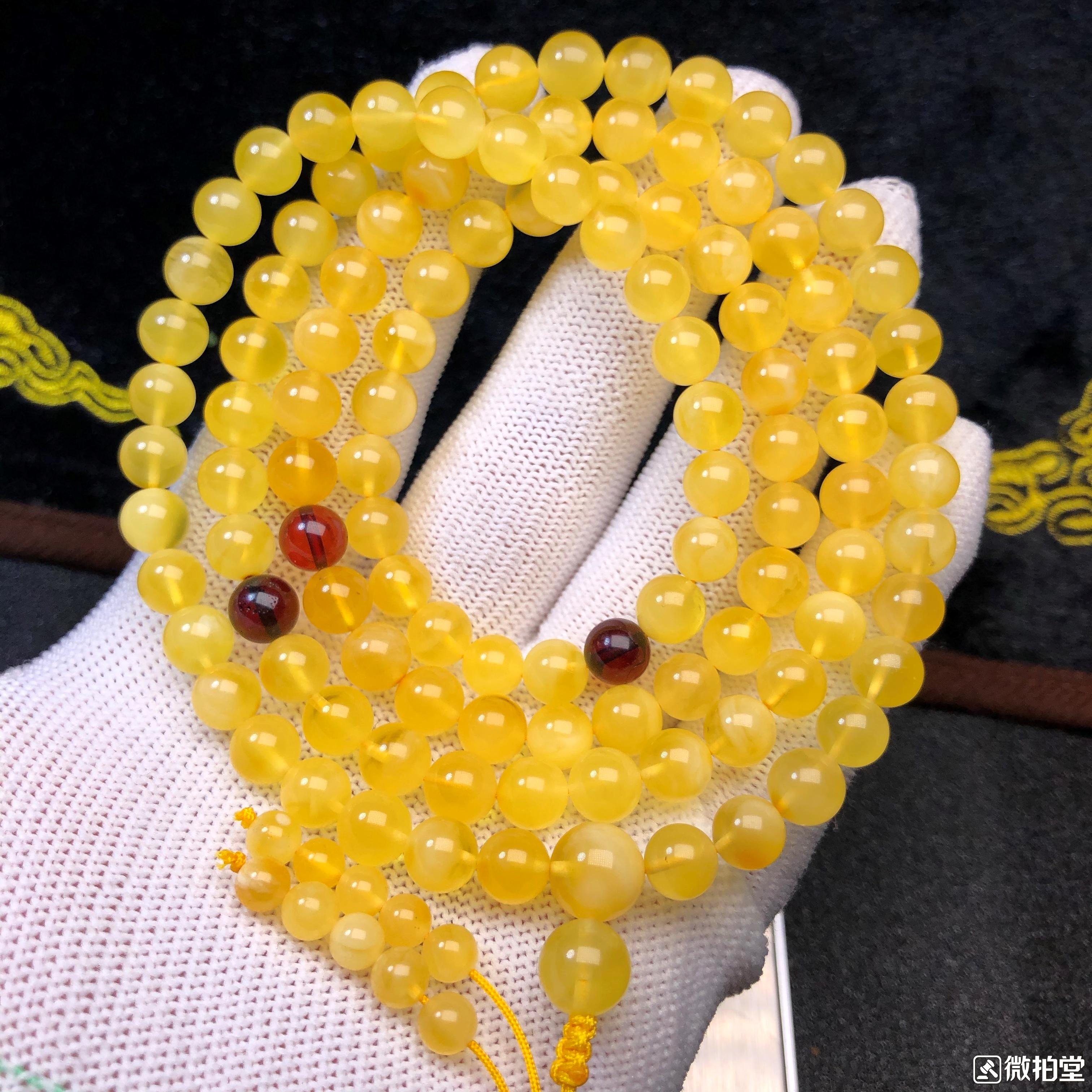 刘晓庆蜜蜡手镯价值多少,刘晓庆戴的大琥珀蜜蜡