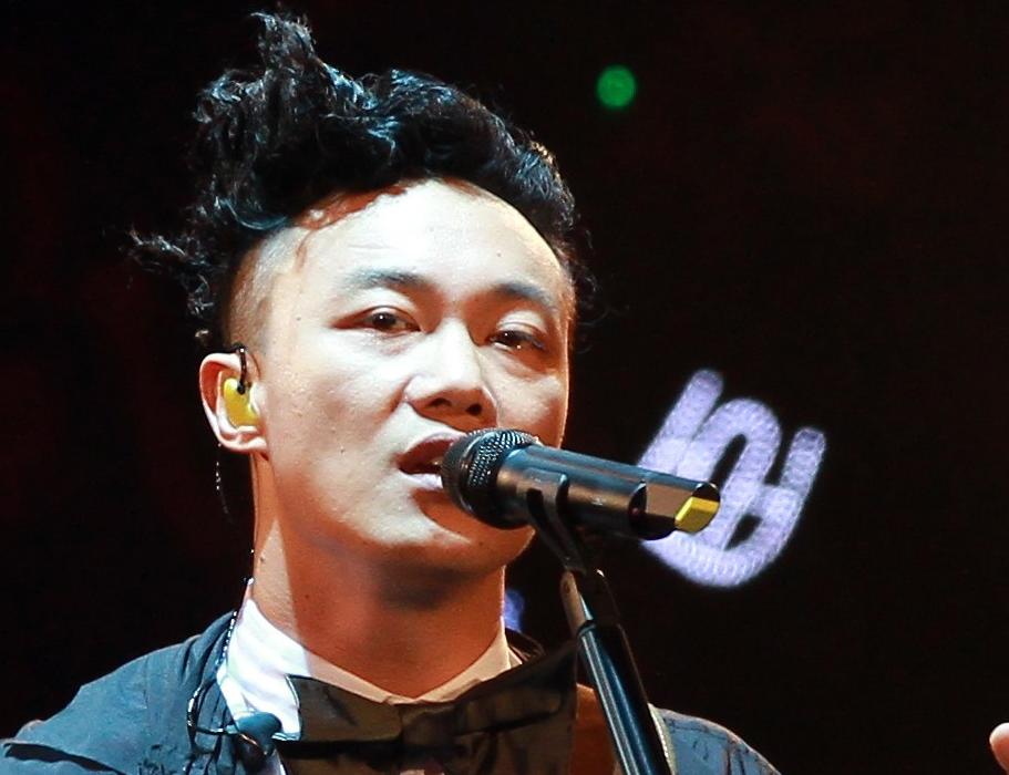 陈奕迅终止和阿迪解约分析,陈奕迅阿迪达斯合同一年赚多少钱