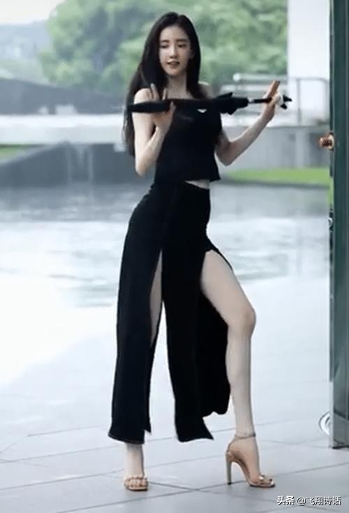 最近很火的网红雨伞舞,抖音最火的雨伞舞