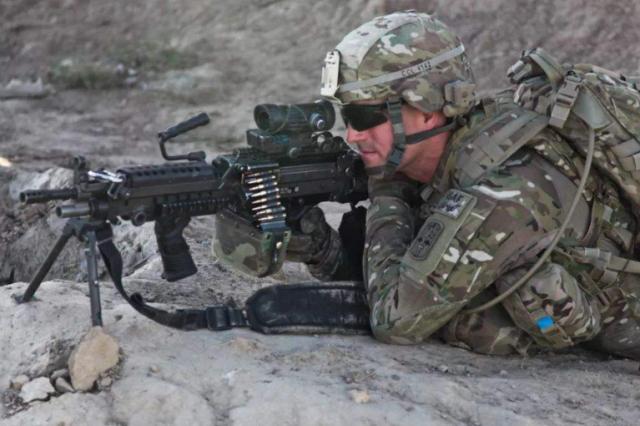 m249机枪和m16真实对比和平精英,和平精英m249和m416哪个好