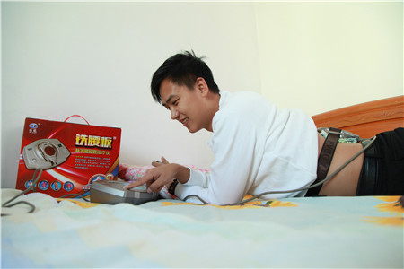 老腰突的自述：“连用一个月铁腰板，腰舒服多了。”