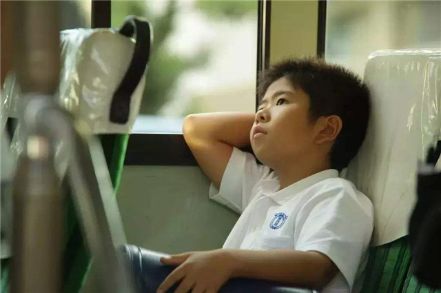 孩子遇到烦心事父母怎么安慰,孩子遇到委屈如何教育