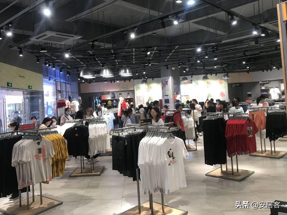 奥特莱斯购物中心早期以什么取胜,商业地产奥特莱斯