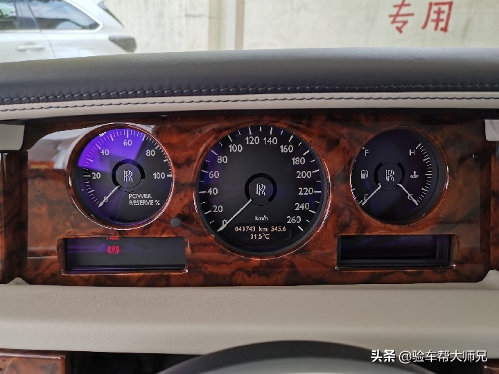 劳斯莱斯幻影二手价格100万,200万买16年劳斯莱斯幻影四座二手