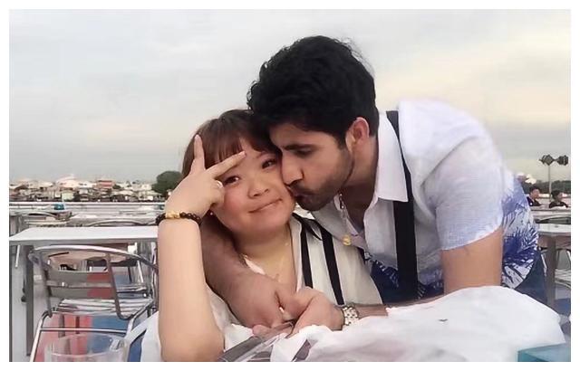 中国姑娘邂逅澳洲小伙,对方送30万奢侈品,买500平豪宅当婚房