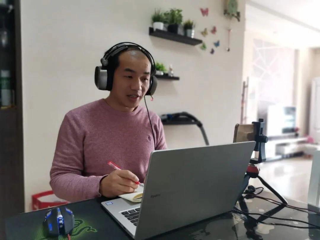 华侨城中学线上*党**旗红，*党**员示范当先锋