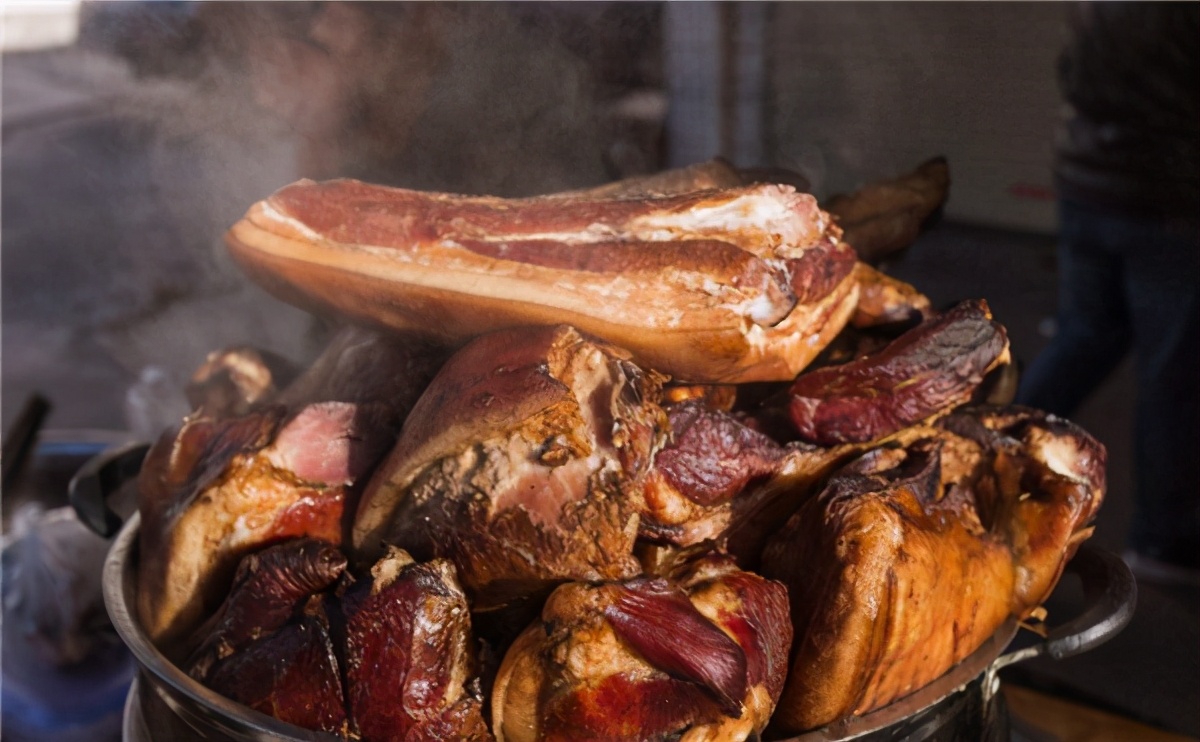 腊肉发霉了怎么处理还能吃吗,发霉的腊肉吃起来才香