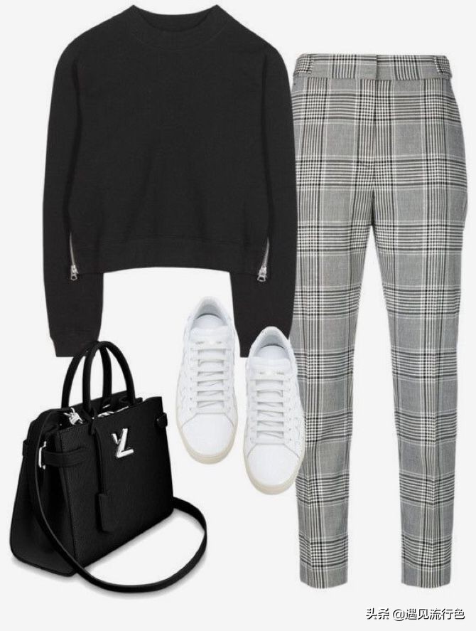 一身黑色衣服怎么搭配好看,一身黑色衣服搭配什么鞋