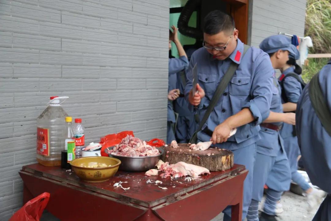 上井冈传承火种守初心，下豫章接续奋斗图新志——学校井冈山拓展培训活动纪实