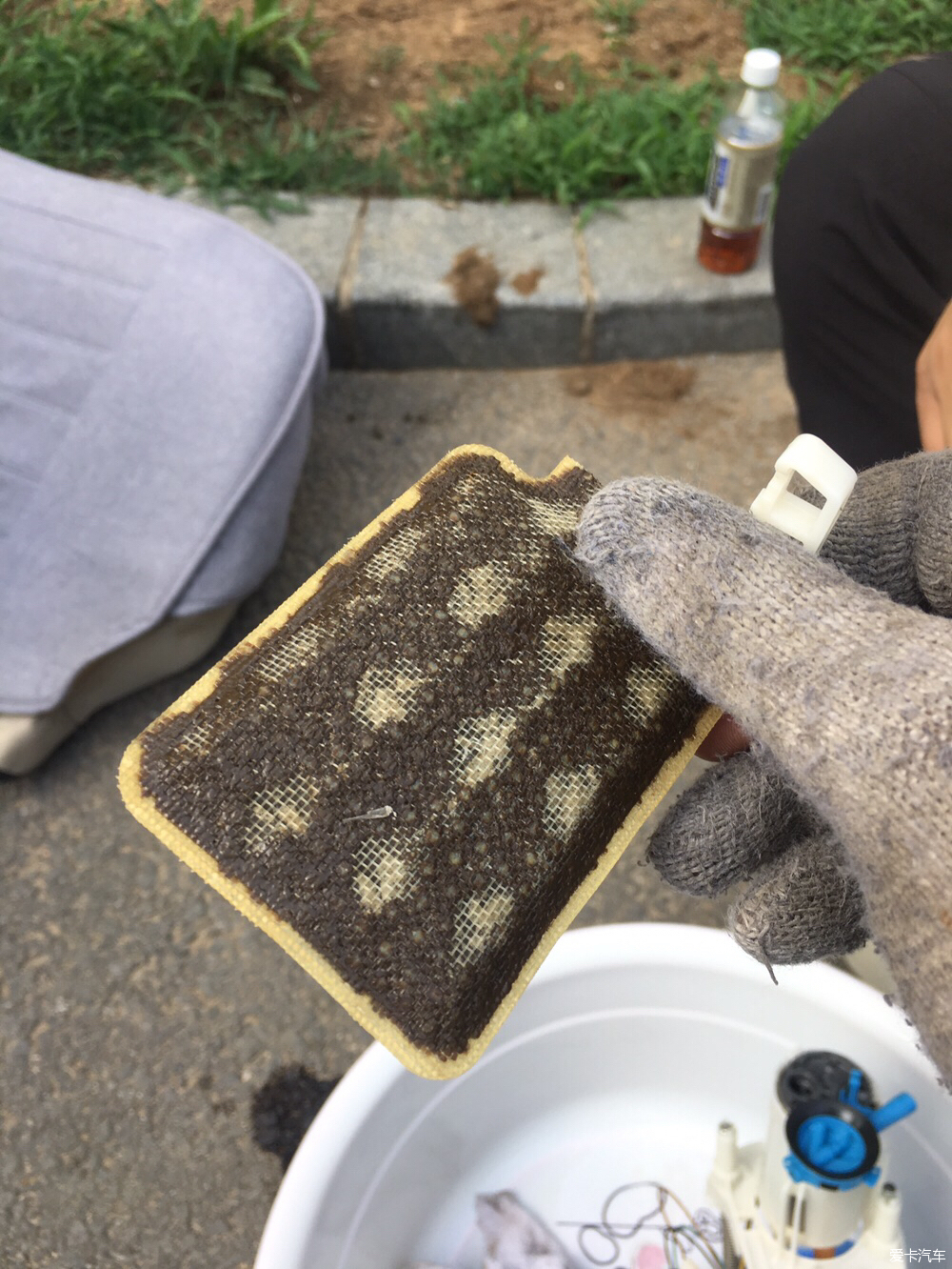 更换内置汽油滤芯油位很重,更换汽油内置滤芯把油用完吗