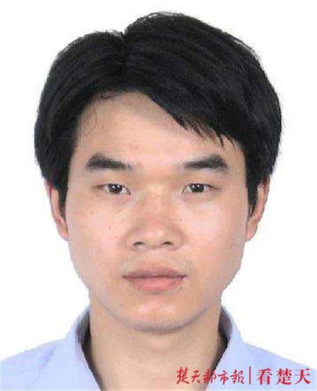 给村民送物资的山路上,秭归一村支书遭遇意外!小女儿才出生50多天……