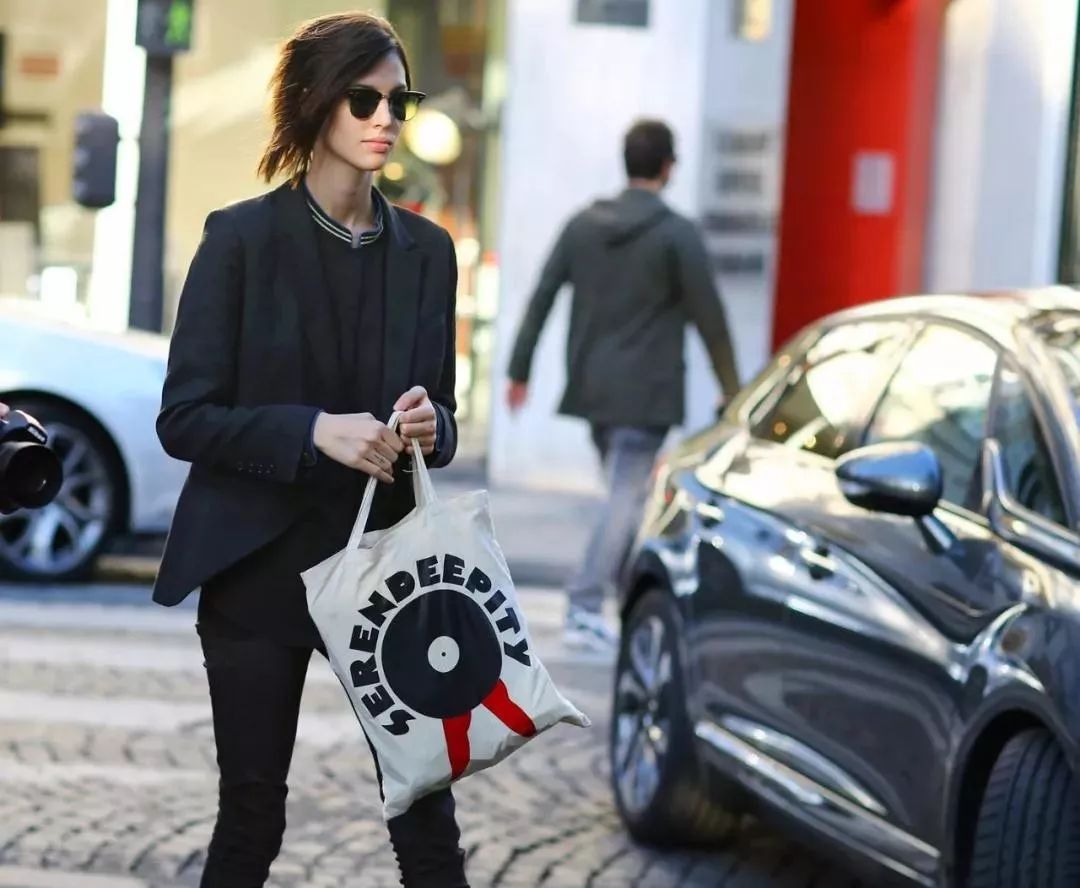 适合背什么样的包包,又高又胖适合背什么款式的包包