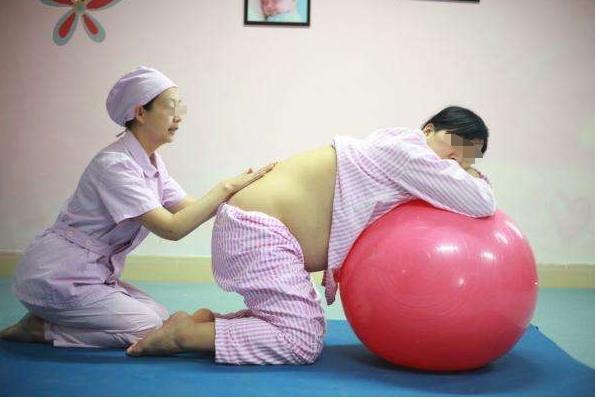 孕妈逛街突感不适,孕妈腹部隐约不适