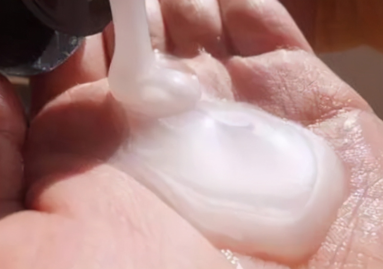 冬季头发太粗糙?试试这4种简单的方法,让“干燥发”远离你