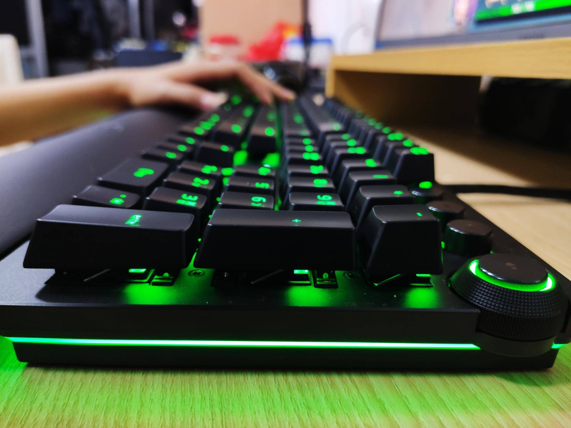 雷蛇1000多块钱的键盘真的好用吗,雷蛇机械键盘值得入手吗