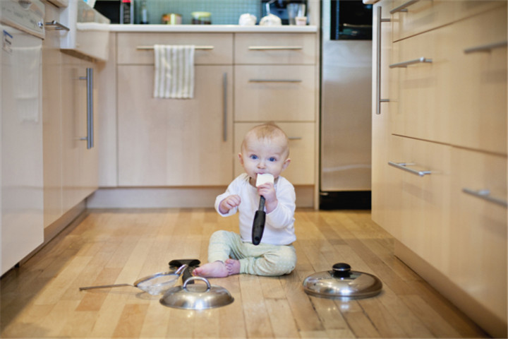 宝宝爱乱啃东西怎么办,宝宝爱乱咬东西